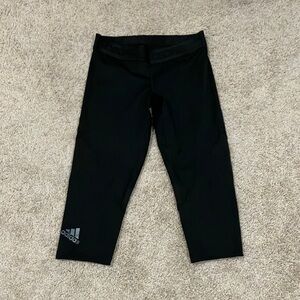 EUC Adidas capris